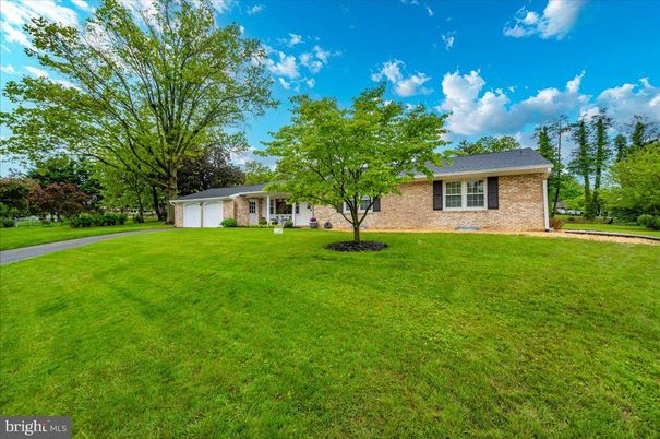 Attached, Backyard, Exterior, Facade, Brick Facade, Ranch
