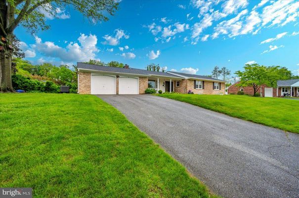 Attached, Exterior, Facade, Brick Facade, Ranch