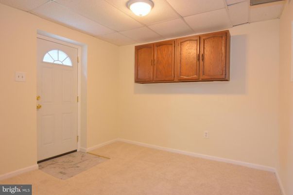 Empty room, Interior