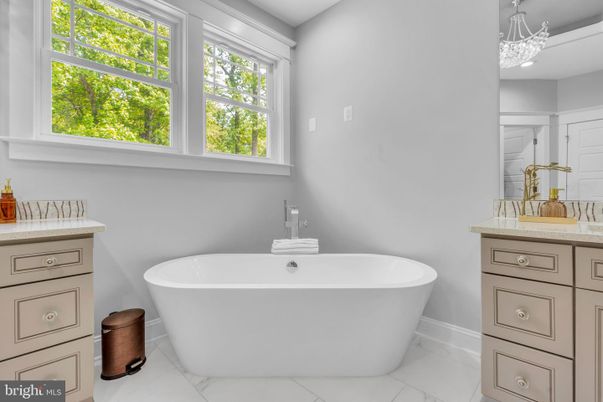 Bathroom, Free Standing Baths, Interior, Marble, Recessed Lighting