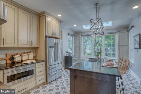 Dining room, Interior, Kitchen, Pendant Lights, Recessed Lighting, Stainless Steel Appliances