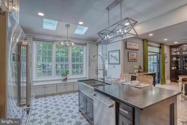 Dining room, Interior, Kitchen, Pendant Lights, Recessed Lighting, Stainless Steel Appliances