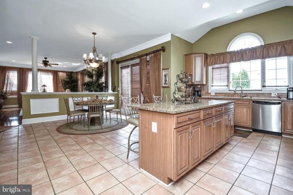 Chandelier, Dining room, Interior, Kitchen, Recessed Lighting, Stainless Steel Appliances