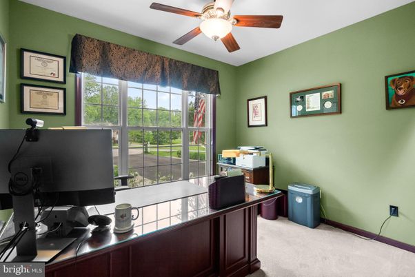 Home Office, Interior