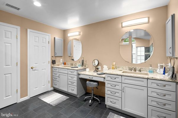 Bathroom, Dual Sink Vanities, Interior, Recessed Lighting
