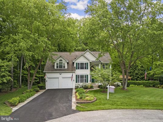 Attached, Exterior, Facade, Cape Cod