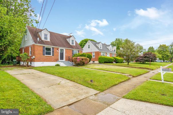 Exterior, Facade, Brick Facade, Cape Cod