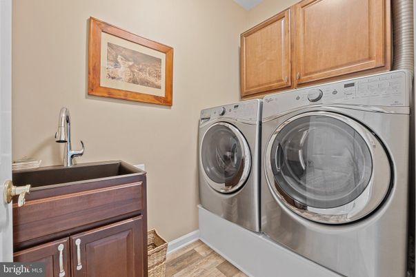Interior, Washer, Wood Texture Flooring