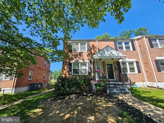 Exterior, Facade, Brick Facade, Rowhouse