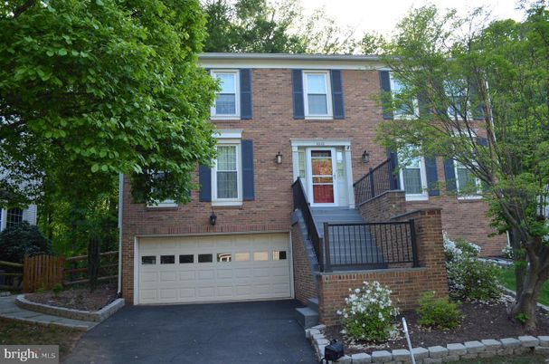 Attached, Exterior, Facade, Brick Facade, Rowhouse