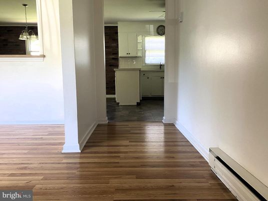 Interior, Pendant Lights, Wood Texture Flooring
