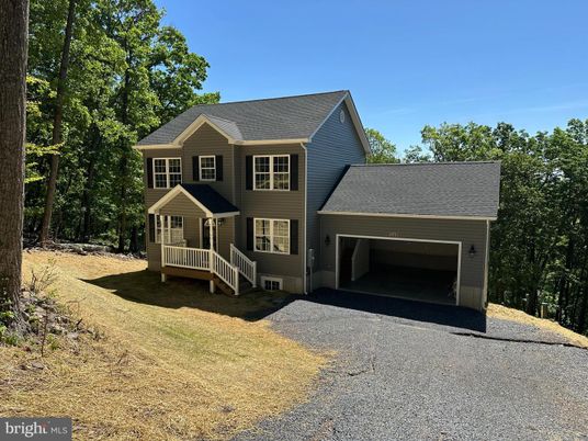 Attached, Exterior, Facade, Farmhouse