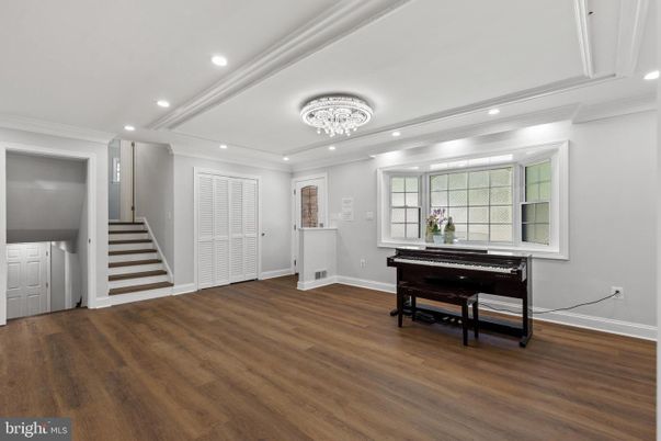 Chandelier, Interior, Piano, Recessed Lighting, Wood Texture Flooring