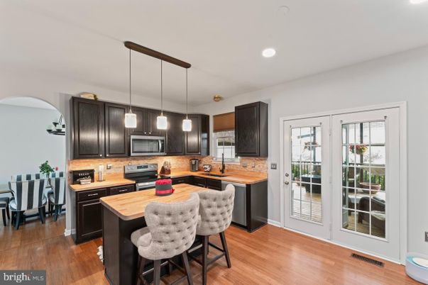 Dining room, Interior, Kitchen, Pendant Lights, Recessed Lighting, Stainless Steel Appliances, Wood Texture Flooring
