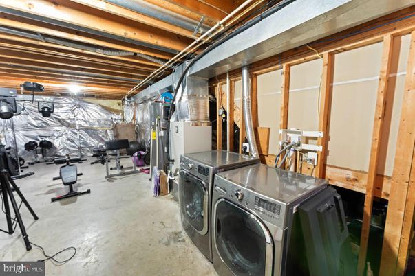 Fitness Equipment, Interior, Washer, Wooden Beams