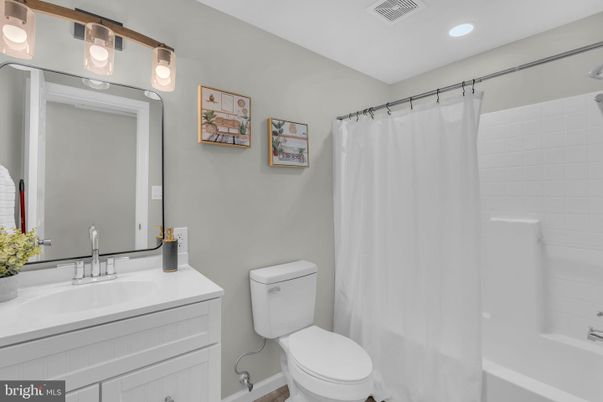 Bathroom, Interior, Recessed Lighting
