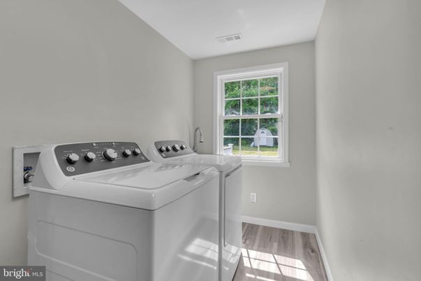 Interior, Washer, Wood Texture Flooring