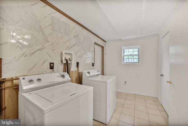 Interior, Marble Walls, Washer