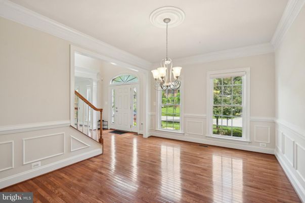 Chandelier, Empty room, Interior, Wood Texture Flooring