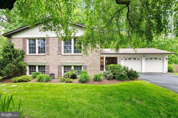 Attached, Exterior, Facade, Brick Facade, Split Level