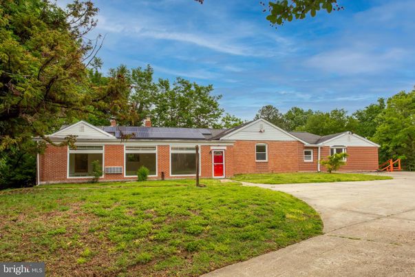 Exterior, Facade, Brick Facade, Solar Panels, Ranch