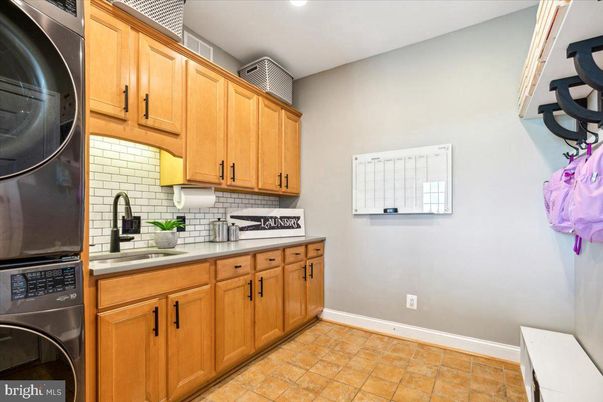 Interior, Kitchen, Recessed Lighting, Washer