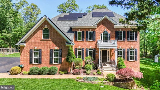 Exterior, Facade, Brick Facade, Solar Panels, Brick Traditional