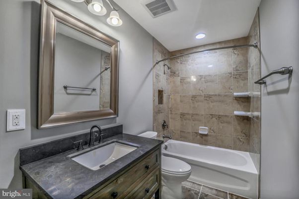 Bathroom, Interior, Recessed Lighting