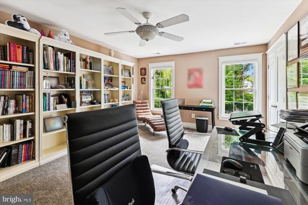Home Office, Interior