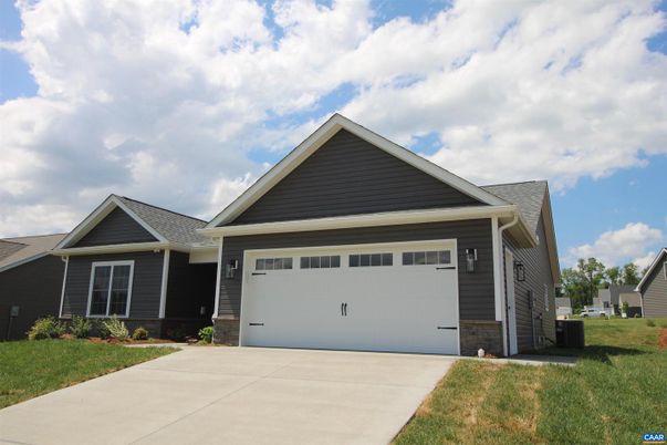 Attached, Exterior, Facade, American Craftsman