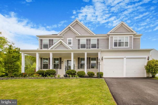 Attached, Exterior, Facade, Farmhouse