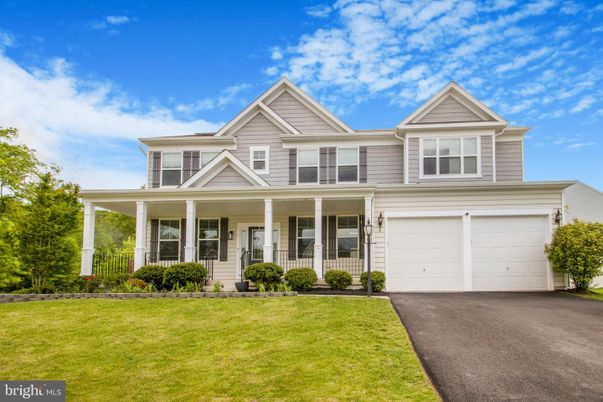 Attached, Exterior, Facade, Farmhouse