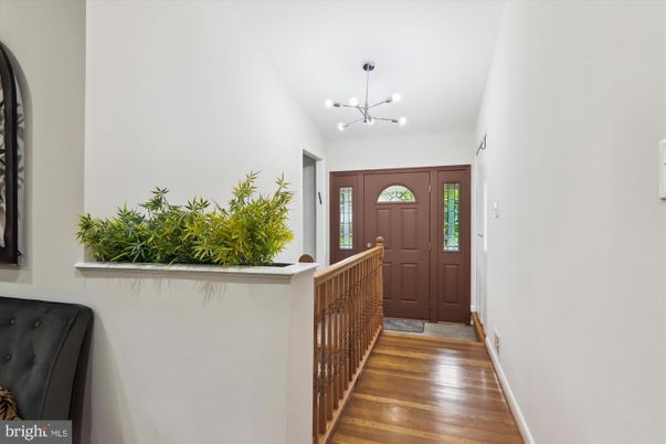 Interior, Pendant Lights, Wood Texture Flooring