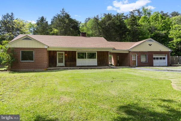 Attached, Backyard, Exterior, Facade, Brick Facade, Ranch