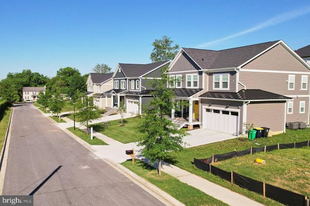 Attached, Exterior, Facade, Farmhouse