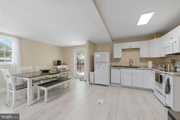 Dining room, Interior, Kitchen, Recessed Lighting, Wood Texture Flooring