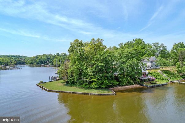 Exterior, Lake