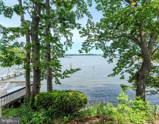 Exterior, Lake