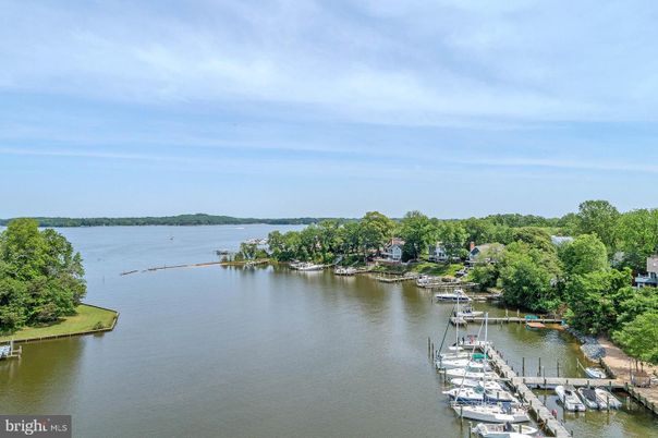 Exterior, Lake