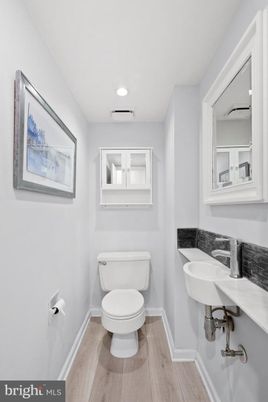 Bathroom, Interior, Recessed Lighting, Wood Texture Flooring
