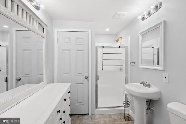Bathroom, Interior, Recessed Lighting