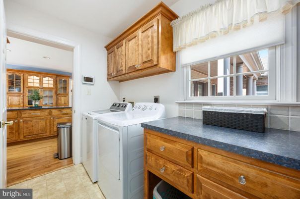 Interior, Washer, Wood Texture Flooring