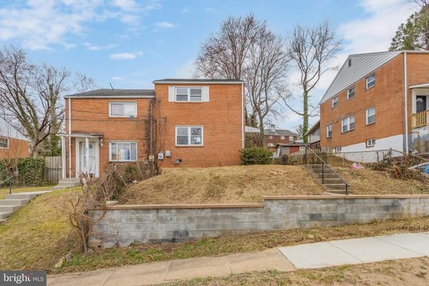 Exterior, Facade, Brick Facade, Rowhouse