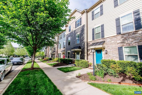 Exterior, Facade, Brick Facade, Rowhouse