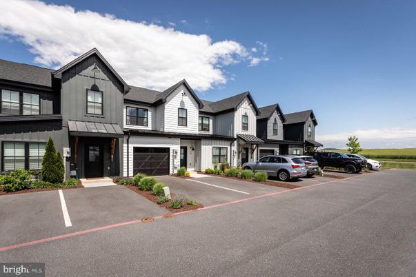 Attached, Exterior, Facade, Farmhouse