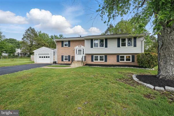 Attached, Detached Garage, Exterior, Facade, Brick Facade, Raised Ranch