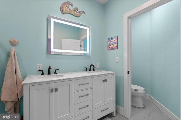 Bathroom, Dual Sink Vanities, Interior