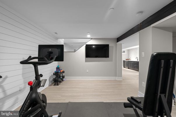 Fitness Equipment, Interior, Recessed Lighting, Wood Texture Flooring