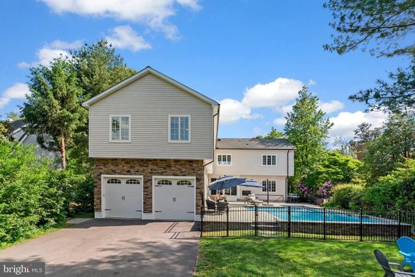 Attached, Exterior, Facade, Pool, Split Level