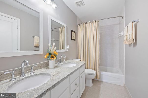 Bathroom, Dual Sink Vanities, Interior